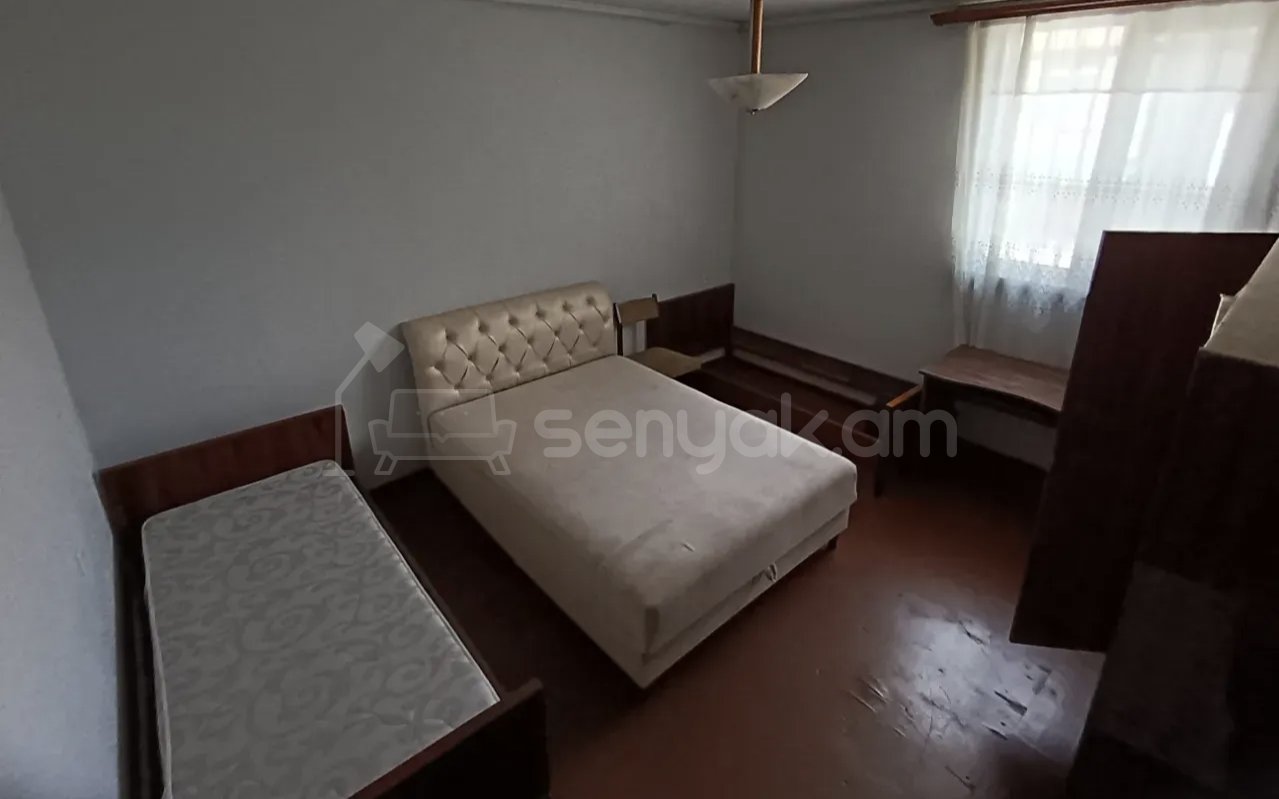 2 Սենյականոց Բնակարան Քարե Շենքում, 56քմ, 3/5 հարկ, Նորմալ Վիճակում, Կահավորված