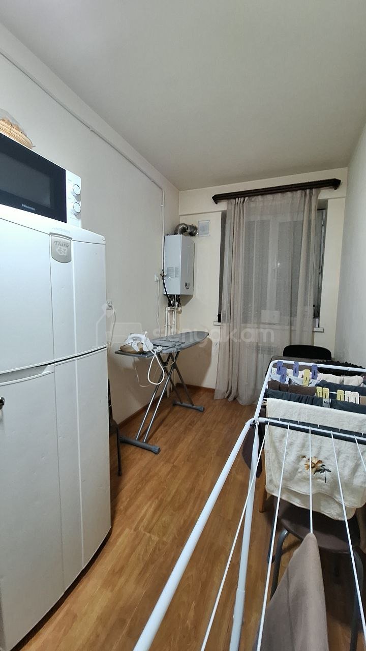 1 Սենյականոց Բնակարան Քարե Շենքում, 40քմ, 3/5 հարկ, Կապիտալ Վերանորոգված, Կահավորված