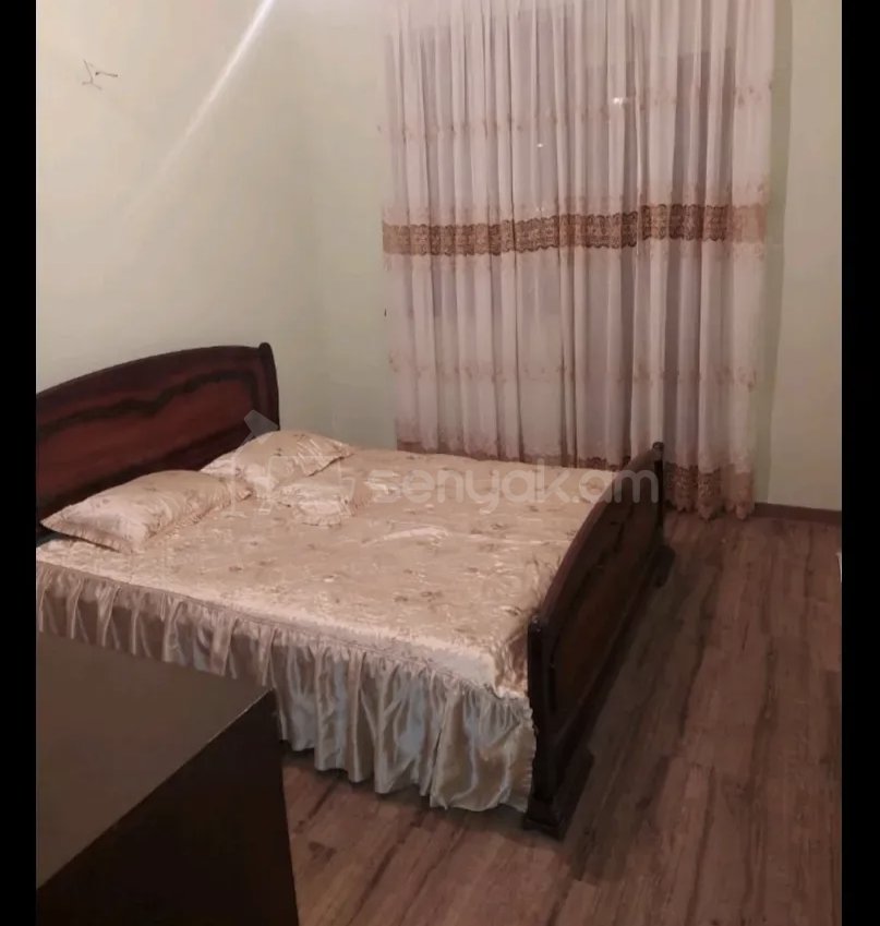 2 Սենյականոց Բնակարան Քարե Շենքում, 73քմ, 1/4 հարկ, Նորմալ Վիճակում, Կահավորված, Արևկող