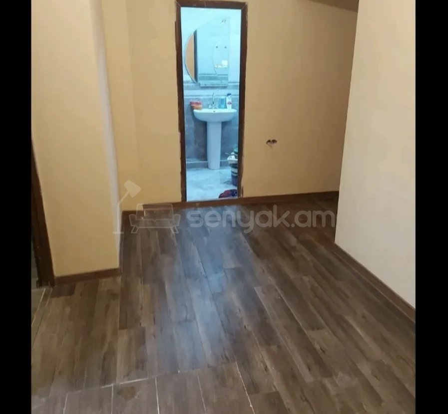 2 Սենյականոց Բնակարան Քարե Շենքում, 73քմ, 1/4 հարկ, Նորմալ Վիճակում, Կահավորված, Արևկող