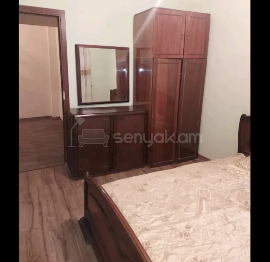 2 Սենյականոց Բնակարան Քարե Շենքում, 73քմ, 1/4 հարկ, Նորմալ Վիճակում, Կահավորված, Արևկող