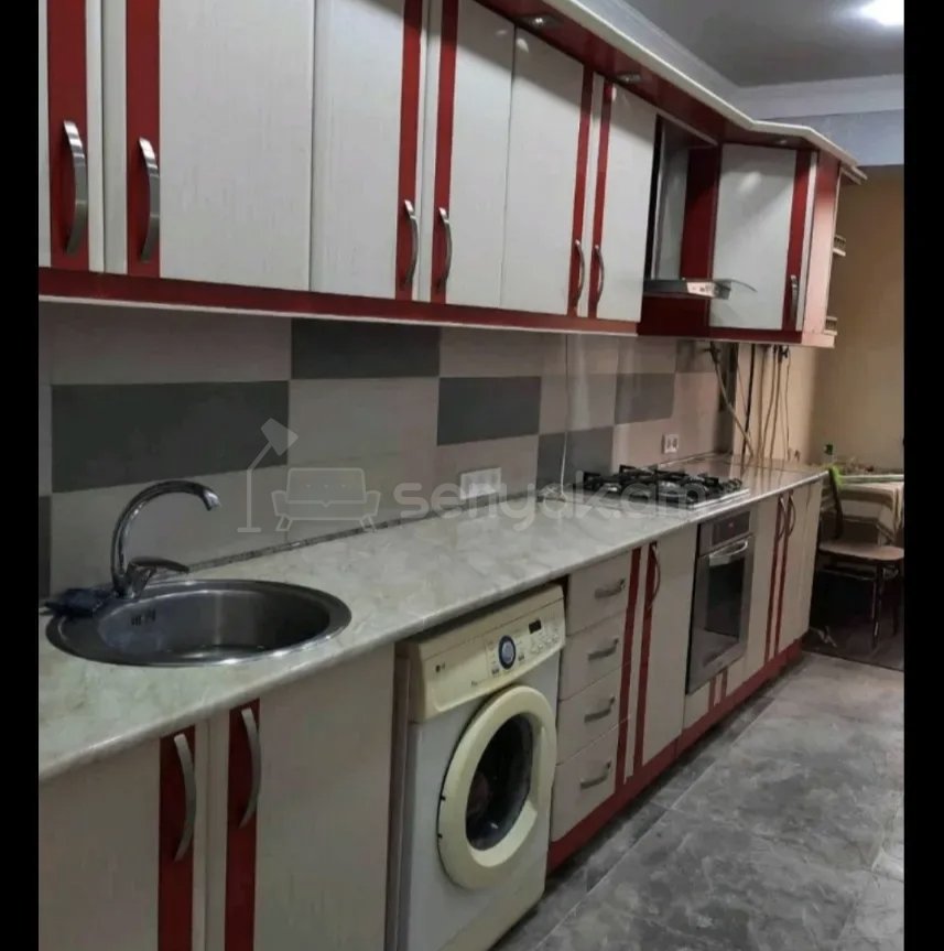 2 Սենյականոց Բնակարան Քարե Շենքում, 73քմ, 1/4 հարկ, Նորմալ Վիճակում, Կահավորված, Արևկող