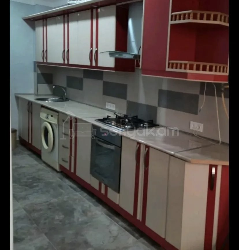 2 Սենյականոց Բնակարան Քարե Շենքում, 73քմ, 1/4 հարկ, Նորմալ Վիճակում, Կահավորված, Արևկող