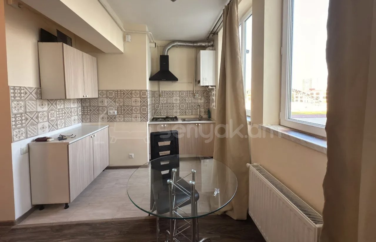 2 Սենյականոց Բնակարան, 42քմ, 3/12 հարկ, Նորմալ Վիճակում, Կահավորված, Արևկող