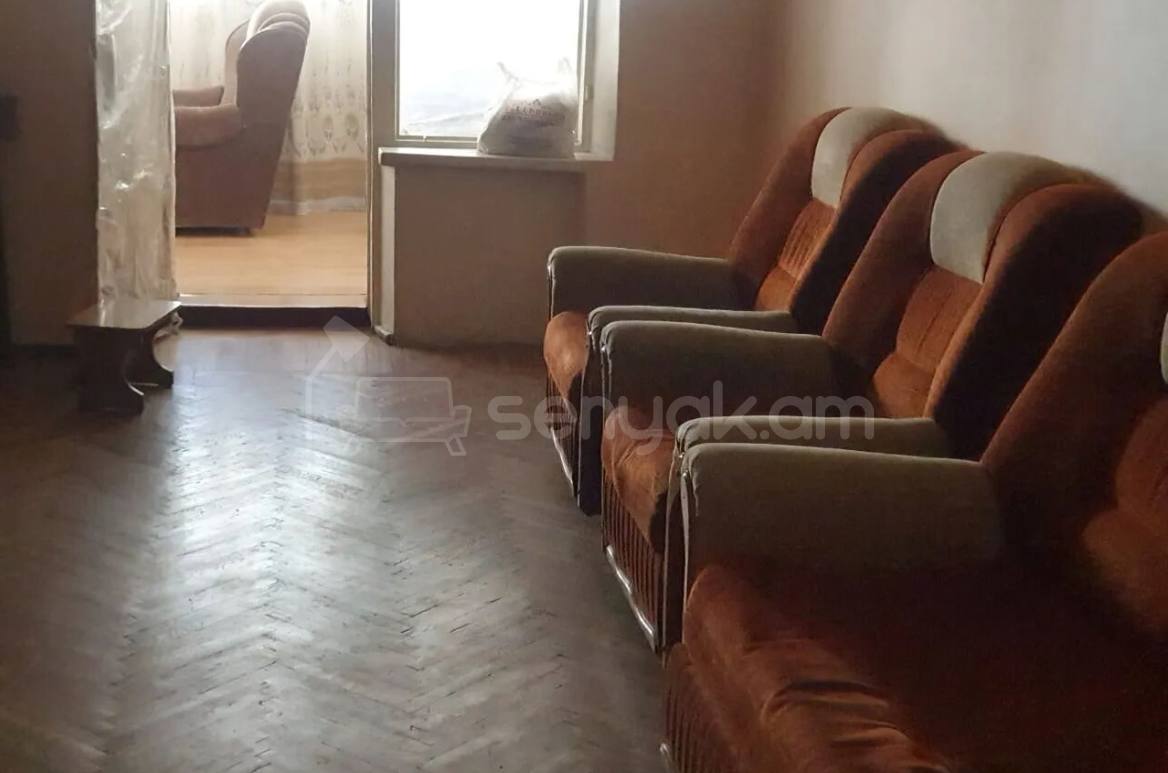 3 Սենյականոց Բնակարան Քարե Շենքում, 91քմ, 3/5 հարկ, Նորմալ Վիճակում, Կահավորված, Արևկող