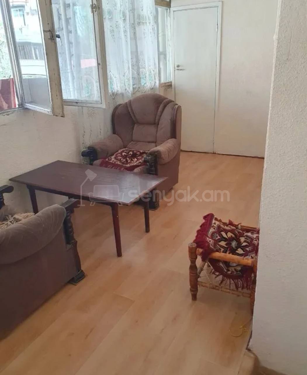 3 Սենյականոց Բնակարան Քարե Շենքում, 91քմ, 3/5 հարկ, Նորմալ Վիճակում, Կահավորված, Արևկող