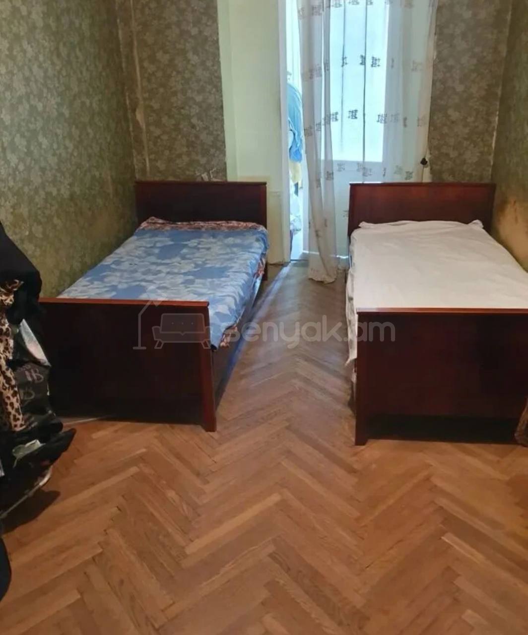 3 Սենյականոց Բնակարան Քարե Շենքում, 91քմ, 3/5 հարկ, Նորմալ Վիճակում, Կահավորված, Արևկող