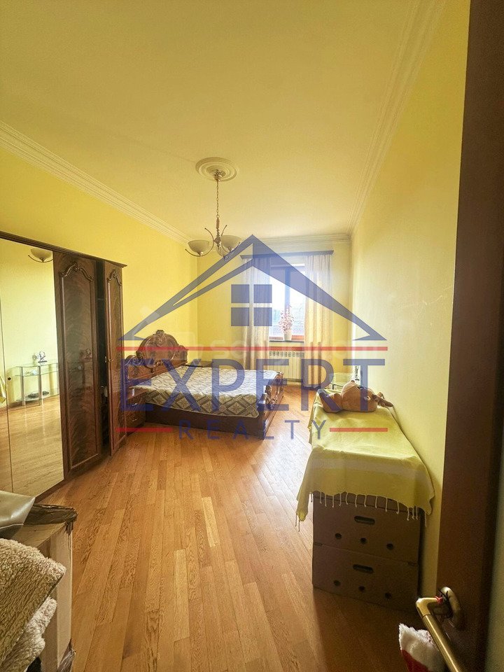 3 Սենյականոց Բնակարան Քարե Շենքում, 109քմ, 5/5 հարկ, Կոսմետիկ Վերանորոգված