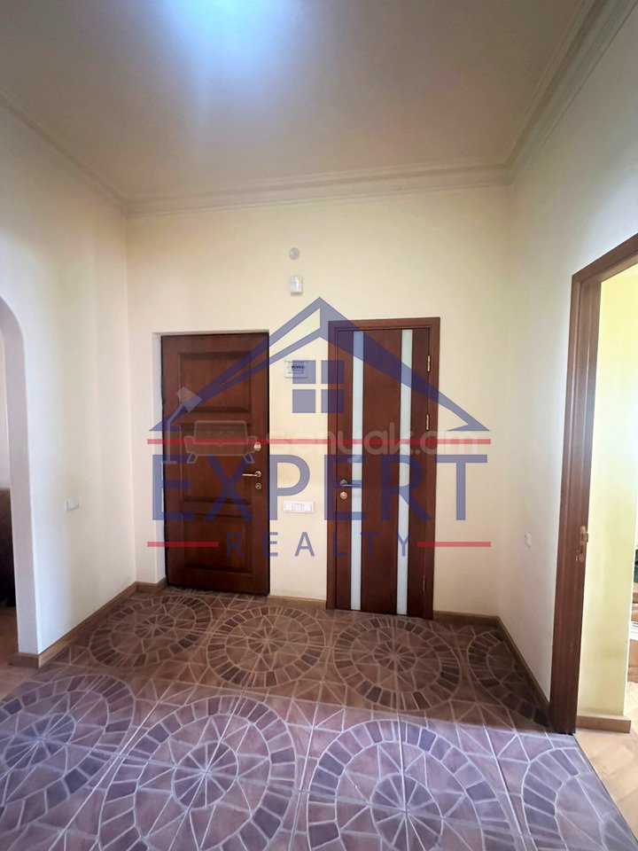 3 Սենյականոց Բնակարան Քարե Շենքում, 109քմ, 5/5 հարկ, Կոսմետիկ Վերանորոգված