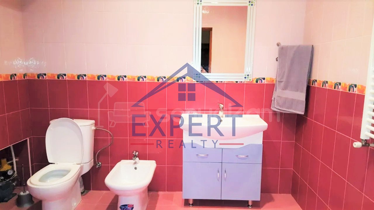 3 Սենյականոց Բնակարան Քարե Շենքում, 109քմ, 5/5 հարկ, Կոսմետիկ Վերանորոգված