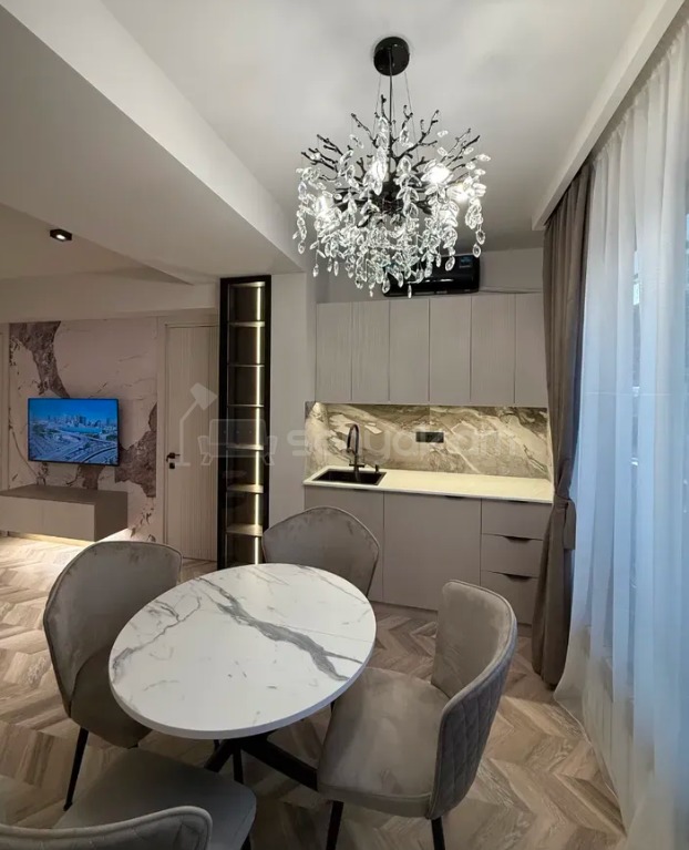 2 Սենյականոց Բնակարան, 42քմ, 3/9 հարկ, Դիզայներական Վերանորոգված, Կահավորված, Արևկող