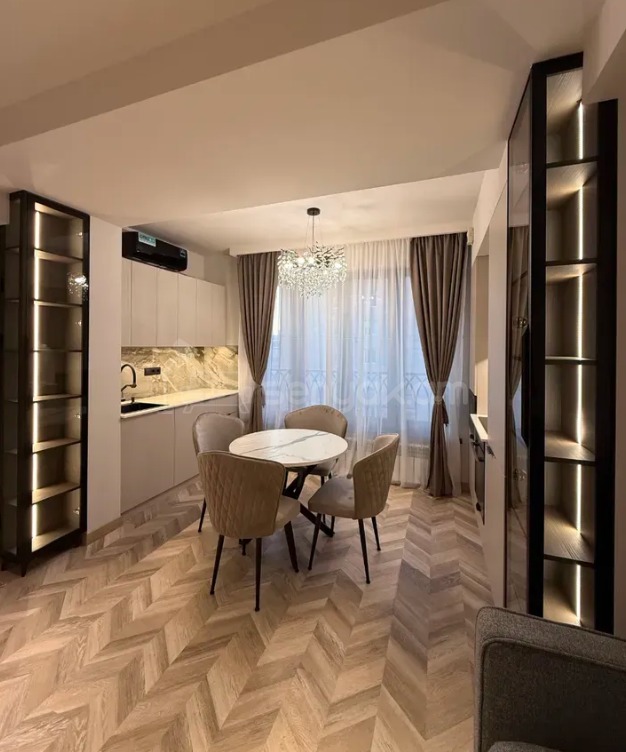 2 Սենյականոց Բնակարան, 42քմ, 3/9 հարկ, Դիզայներական Վերանորոգված, Կահավորված, Արևկող