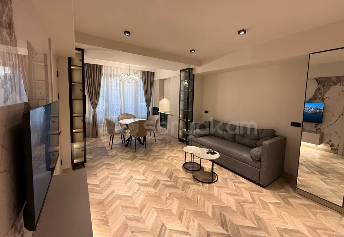 2 Սենյականոց Բնակարան, 42քմ, 3/9 հարկ, Դիզայներական Վերանորոգված, Կահավորված, Արևկող