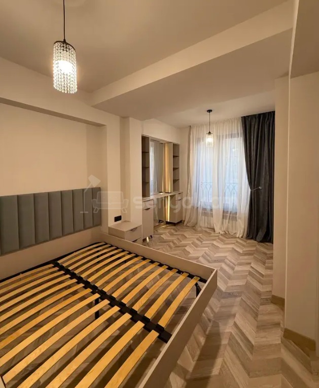 2 Սենյականոց Բնակարան, 42քմ, 3/9 հարկ, Դիզայներական Վերանորոգված, Կահավորված, Արևկող