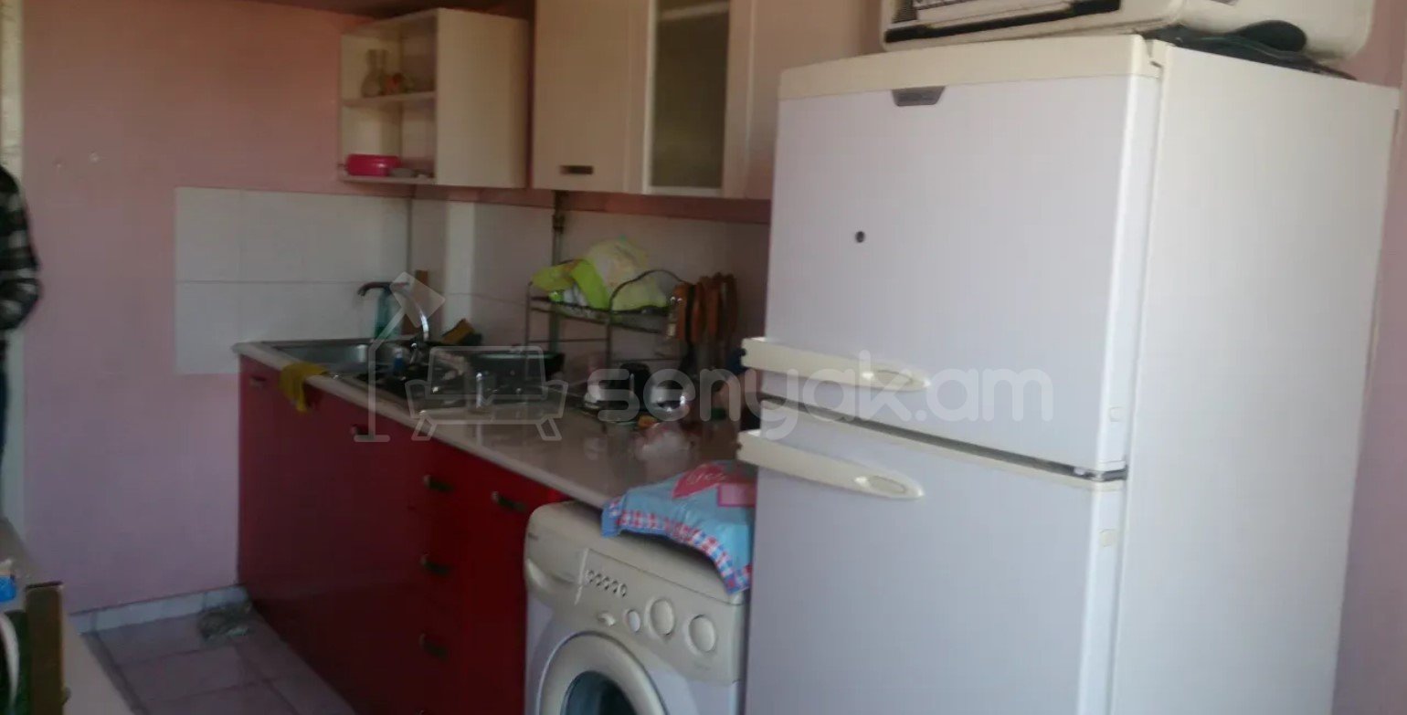 2 Սենյականոց Բնակարան Քարե Շենքում, 70քմ, 5/5 հարկ, Նորմալ Վիճակում, Կահավորված