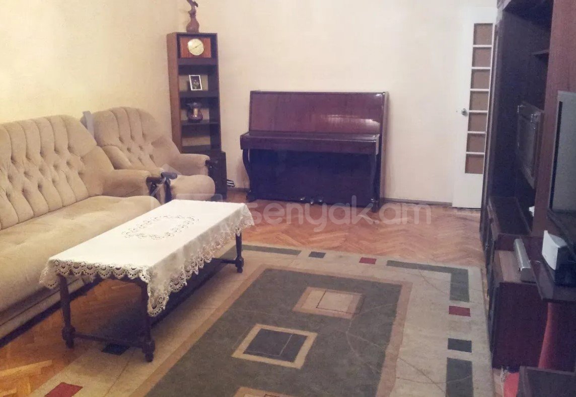 2 Սենյականոց Բնակարան Քարե Շենքում, 70քմ, 5/5 հարկ, Նորմալ Վիճակում, Կահավորված