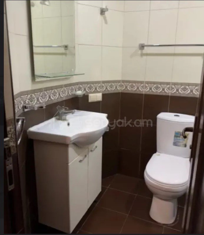 2 Սենյականոց Բնակարան Քարե Շենքում, 50քմ, 4/5 հարկ, Կապիտալ Վերանորոգված, Կահավորված