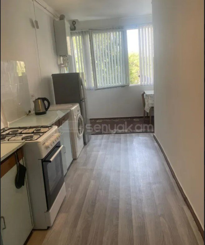 4 Սենյականոց Բնակարան Քարե Շենքում, 102քմ, 2/7 հարկ, Նորմալ Վիճակում, Կահավորված