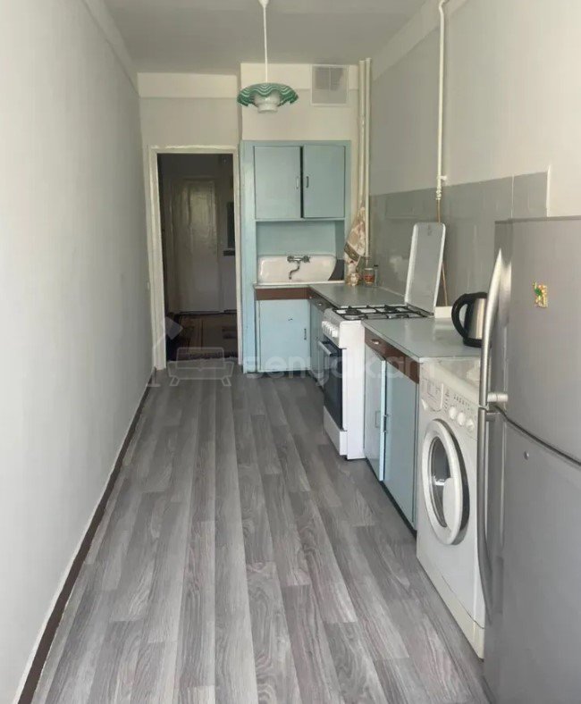 4 Սենյականոց Բնակարան Քարե Շենքում, 102քմ, 2/7 հարկ, Նորմալ Վիճակում, Կահավորված