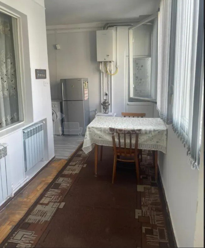 4 Սենյականոց Բնակարան Քարե Շենքում, 102քմ, 2/7 հարկ, Նորմալ Վիճակում, Կահավորված