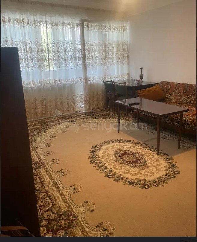 4 Սենյականոց Բնակարան Քարե Շենքում, 102քմ, 2/7 հարկ, Նորմալ Վիճակում, Կահավորված