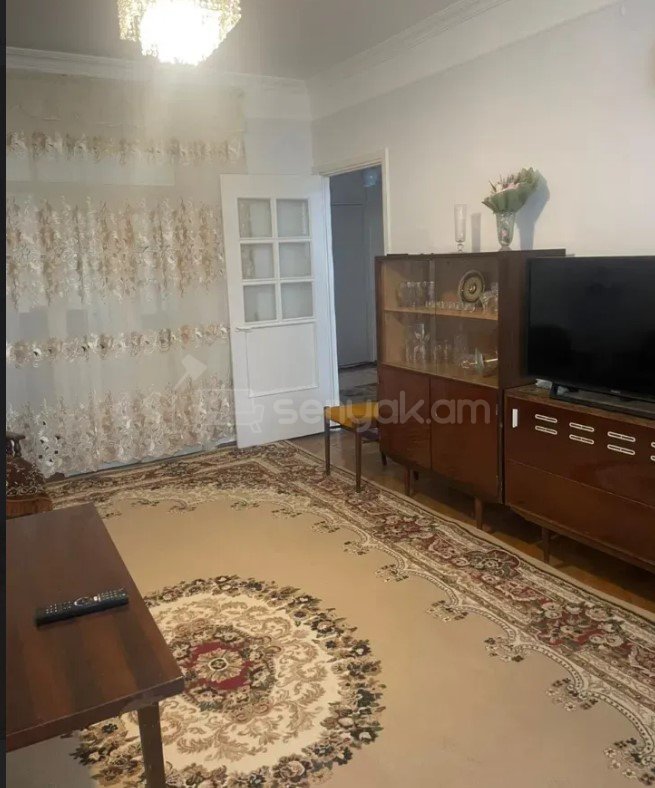 4 Սենյականոց Բնակարան Քարե Շենքում, 102քմ, 2/7 հարկ, Նորմալ Վիճակում, Կահավորված