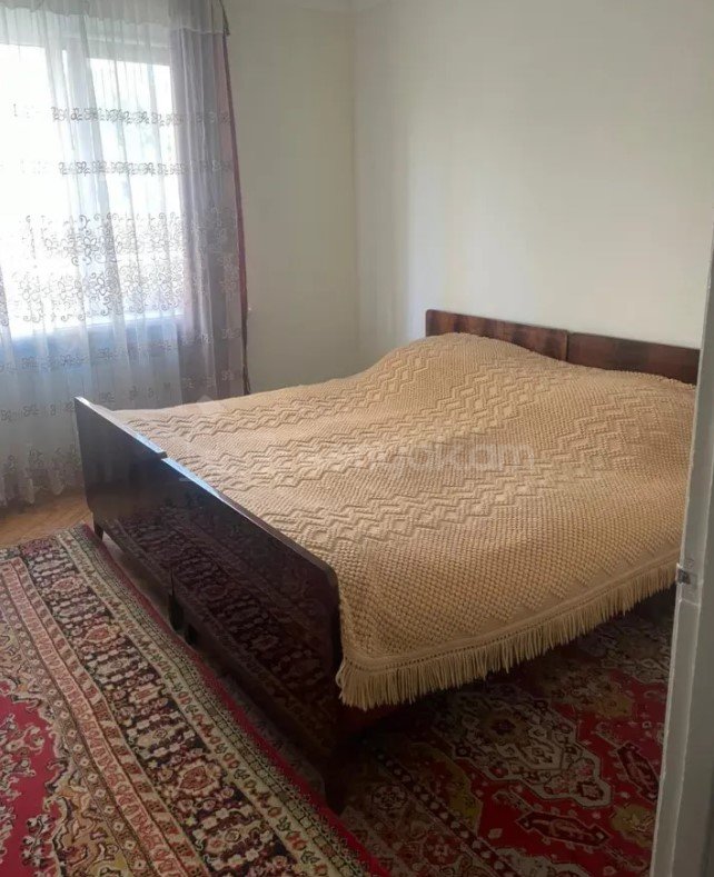 4 Սենյականոց Բնակարան Քարե Շենքում, 102քմ, 2/7 հարկ, Նորմալ Վիճակում, Կահավորված