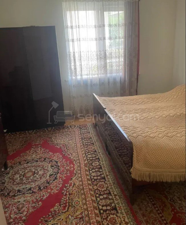 4 Սենյականոց Բնակարան Քարե Շենքում, 102քմ, 2/7 հարկ, Նորմալ Վիճակում, Կահավորված