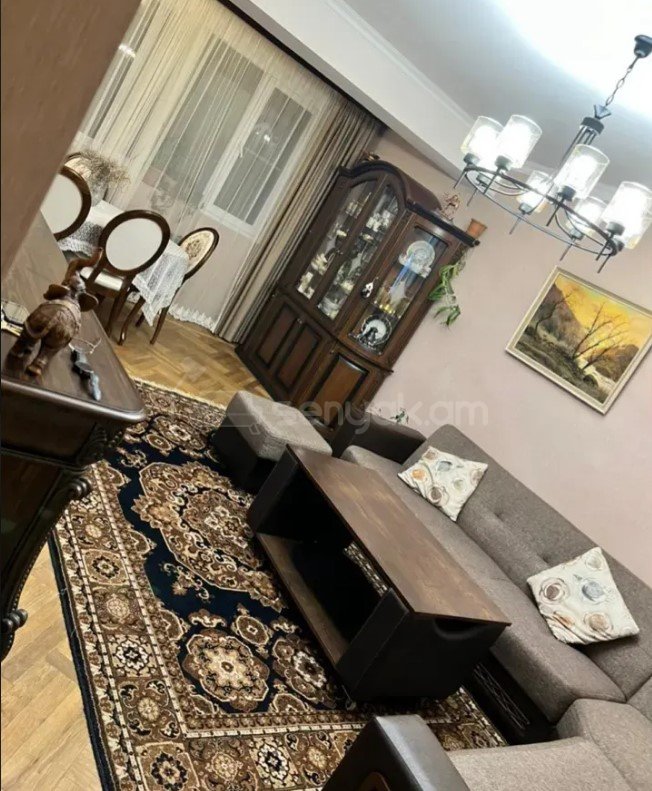 3 Սենյականոց Բնակարան Քարե Շենքում, 70քմ, 3/5 հարկ, Կապիտալ Վերանորոգված, Կահավորված