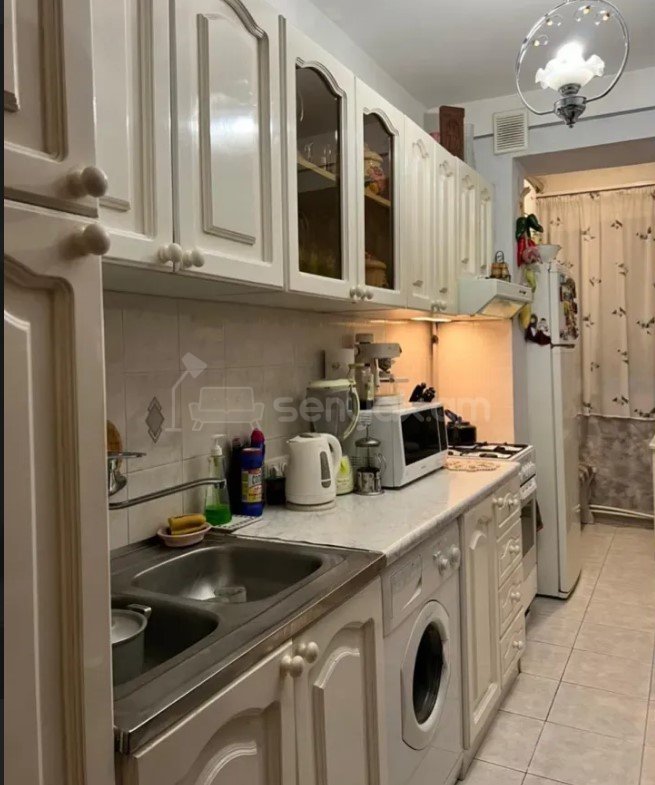 3 Սենյականոց Բնակարան Քարե Շենքում, 70քմ, 3/5 հարկ, Կապիտալ Վերանորոգված, Կահավորված