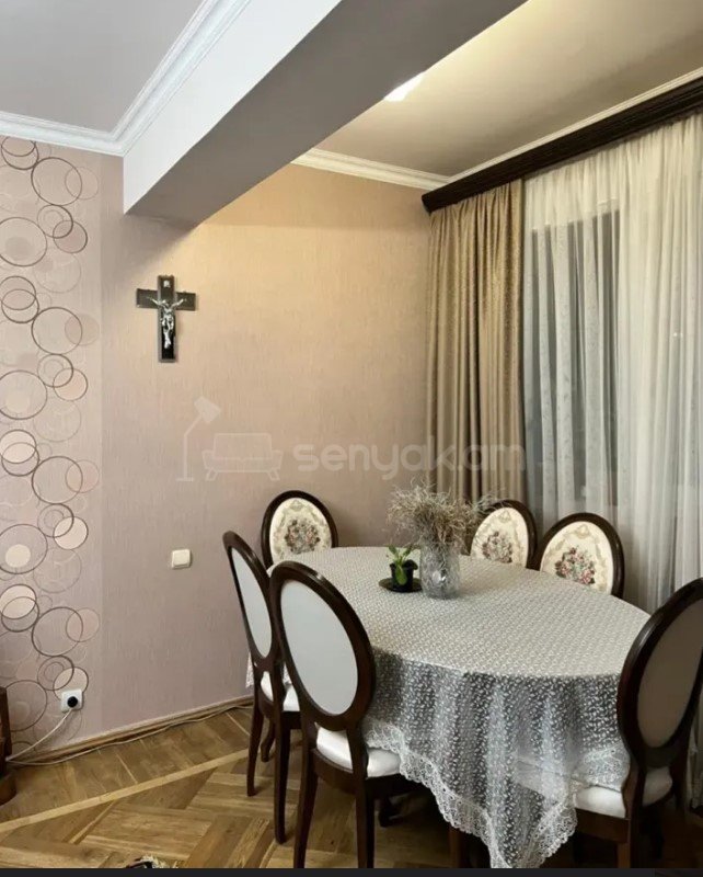 3 Սենյականոց Բնակարան Քարե Շենքում, 70քմ, 3/5 հարկ, Կապիտալ Վերանորոգված, Կահավորված