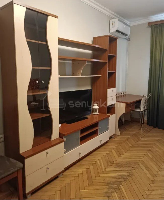 1 Սենյականոց Բնակարան Քարե Շենքում, 42քմ, 2/6 հարկ, Կապիտալ Վերանորոգված, Կահավորված