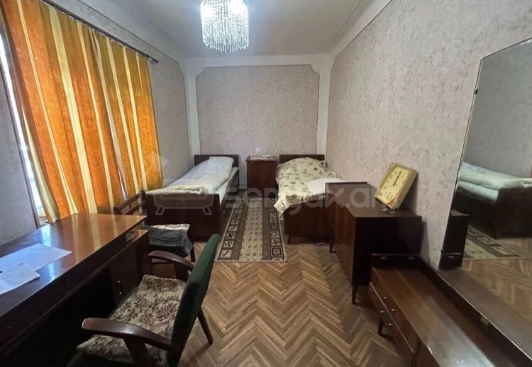 3 Սենյականոց Բնակարան Քարե Շենքում, 76քմ, 2/5 հարկ, Նորմալ Վիճակում