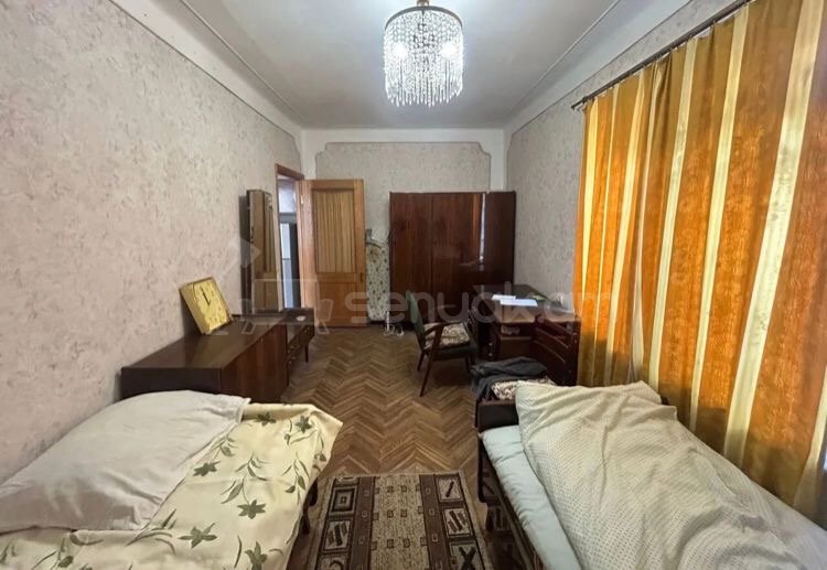 3 Սենյականոց Բնակարան Քարե Շենքում, 76քմ, 2/5 հարկ, Նորմալ Վիճակում