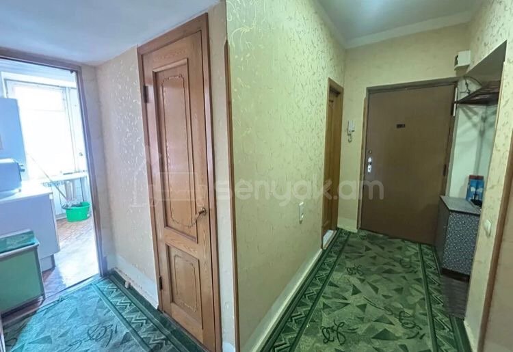 3 Սենյականոց Բնակարան Քարե Շենքում, 76քմ, 2/5 հարկ, Նորմալ Վիճակում