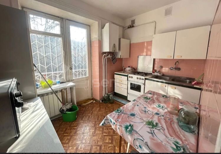 3 Սենյականոց Բնակարան Քարե Շենքում, 76քմ, 2/5 հարկ, Նորմալ Վիճակում