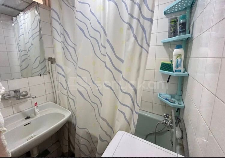 3 Սենյականոց Բնակարան Քարե Շենքում, 76քմ, 2/5 հարկ, Նորմալ Վիճակում