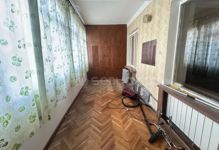 3 Սենյականոց Բնակարան Քարե Շենքում, 76քմ, 2/5 հարկ, Նորմալ Վիճակում