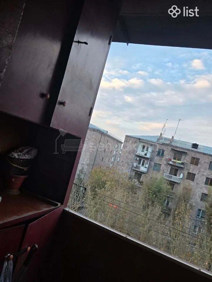 2 Սենյականոց Բնակարան Քարե Շենքում, 70քմ, 4/5 հարկ, Պետական Վիճակում