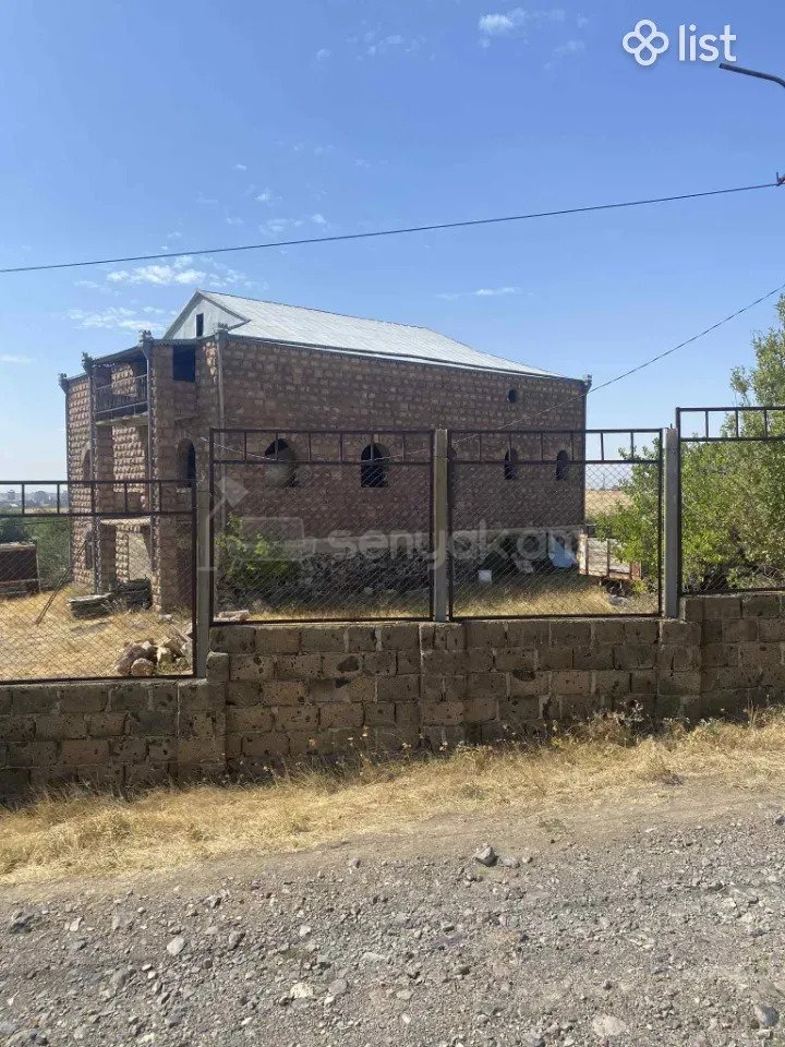 7 Սենյականոց Սեփական Տուն, 750քմ, Նորմալ Վիճակում, Ավտոտնակով