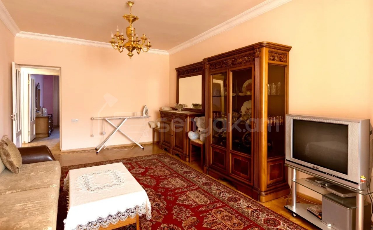 3 Սենյականոց Բնակարան Քարե Շենքում, 85քմ, 5/5 հարկ, Նորմալ Վիճակում, Կահավորված