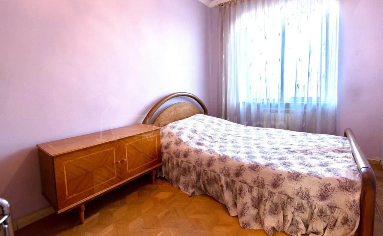 3 Սենյականոց Բնակարան Քարե Շենքում, 85քմ, 5/5 հարկ, Նորմալ Վիճակում, Կահավորված