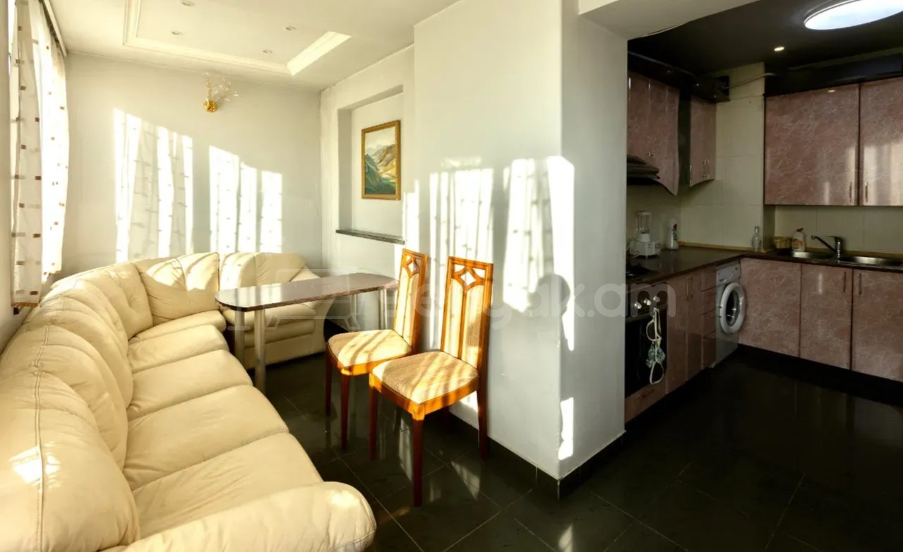 3 Սենյականոց Բնակարան Քարե Շենքում, 85քմ, 5/5 հարկ, Նորմալ Վիճակում, Կահավորված