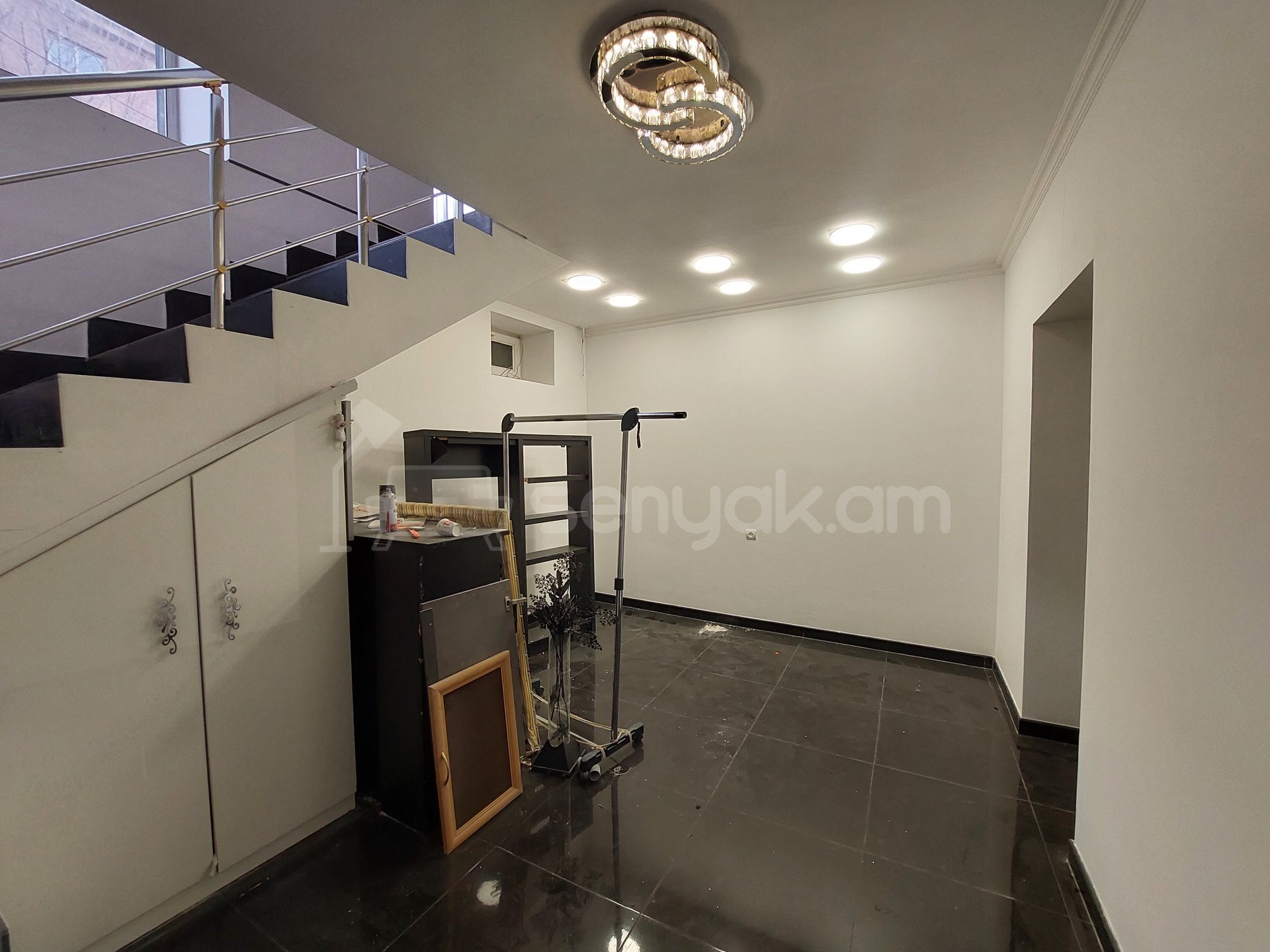 Սպասարկման Տարածք, 120քմ, Կապիտալ Վերանորոգված