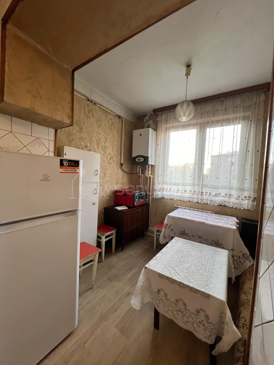 1 Սենյականոց Բնակարան Քարե Շենքում, 40քմ, 3/5 հարկ, Պետական Վիճակում, Կահավորված, Արևկող