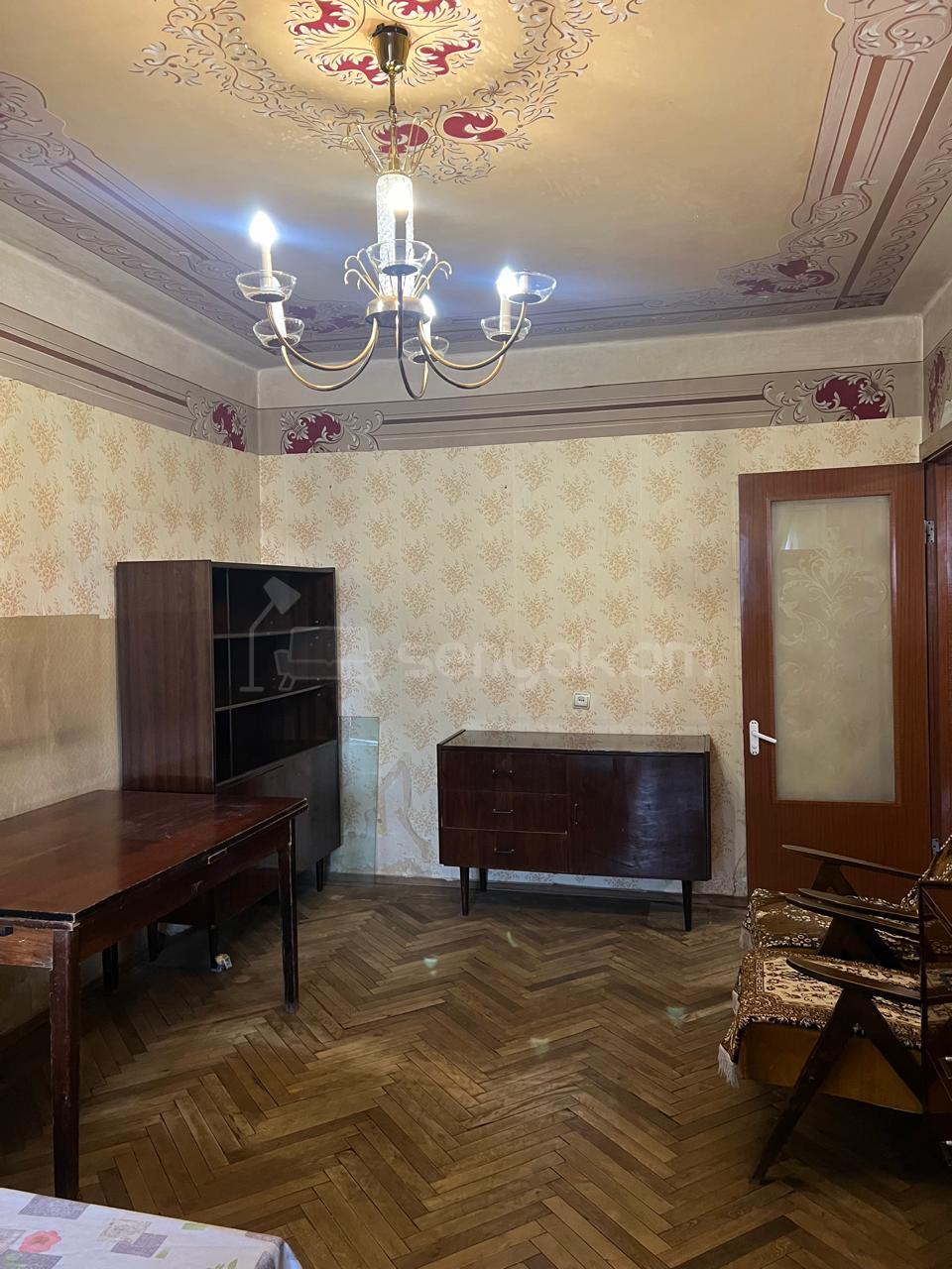 1 Սենյականոց Բնակարան Քարե Շենքում, 40քմ, 3/5 հարկ, Պետական Վիճակում, Կահավորված, Արևկող