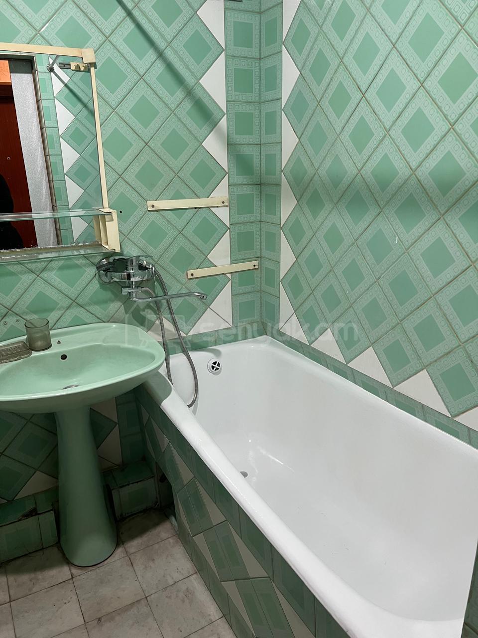 1 Սենյականոց Բնակարան Քարե Շենքում, 40քմ, 3/5 հարկ, Պետական Վիճակում, Կահավորված, Արևկող