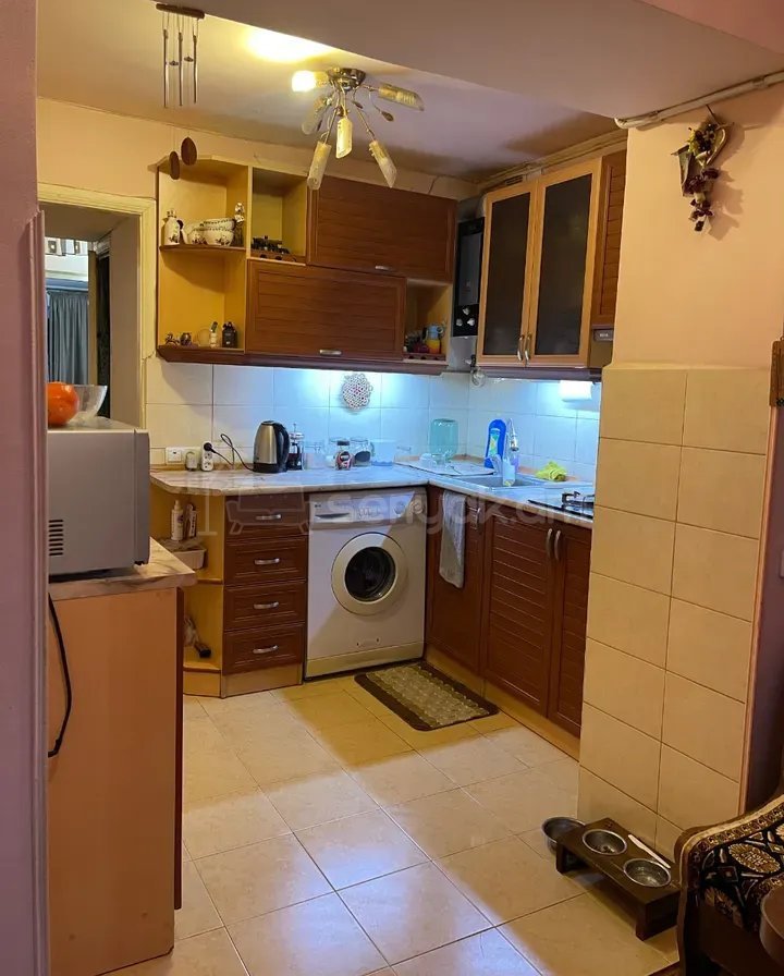 3 Սենյականոց Բնակարան Քարե Շենքում, 72քմ, 1/4 հարկ, Կոսմետիկ Վերանորոգված