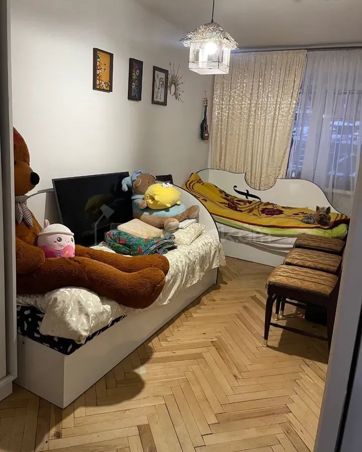 3 Սենյականոց Բնակարան Քարե Շենքում, 72քմ, 1/4 հարկ, Կոսմետիկ Վերանորոգված