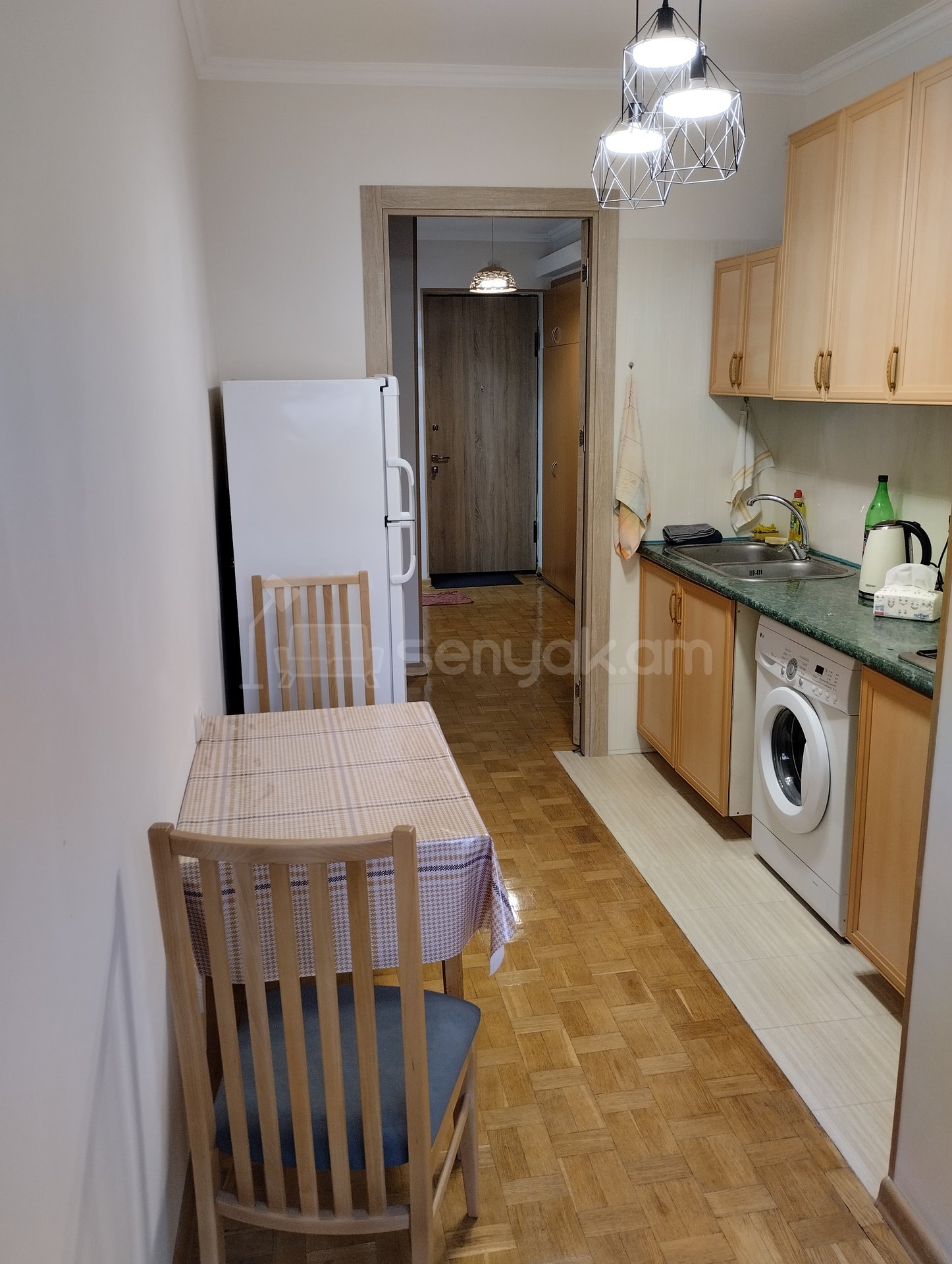 1 Սենյականոց Բնակարան Քարե Շենքում, 54քմ, 2/5 հարկ, Կապիտալ Վերանորոգված, Կահավորված